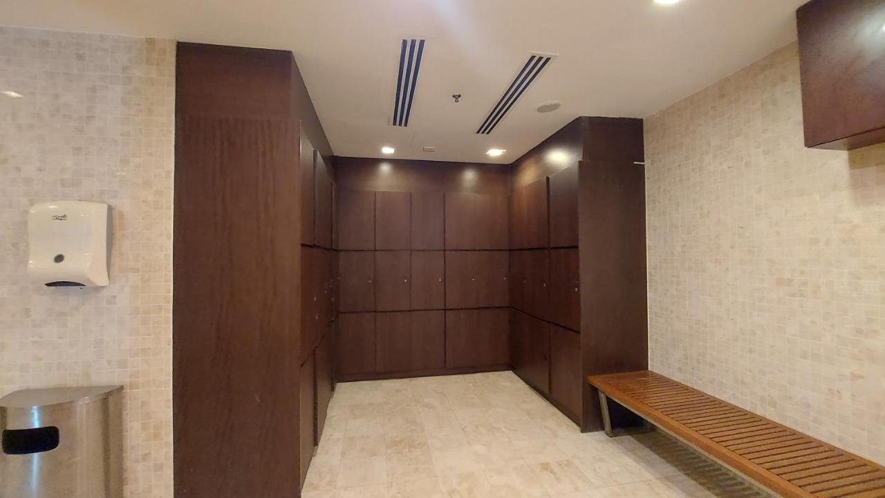 Klcc 274 Bukit Bintang 4 Pax Free 1 Parking *