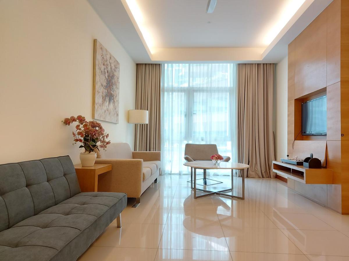 Klcc 274 Bukit Bintang 4 Pax Free 1 Parking